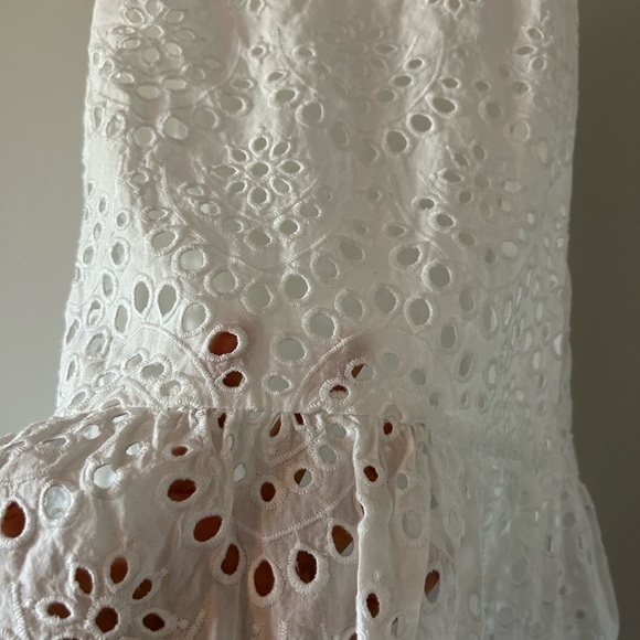 WHITE HOUSE BLACK MARKET • White Eyelet Tank Top • Medium - Picture 3 of 9